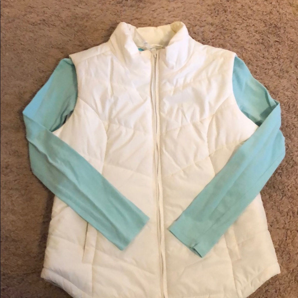 White Zip-up Vest with pockets